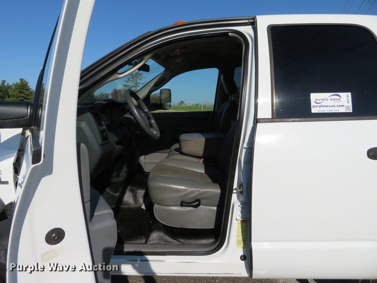 image for item DI3793 2008 Dodge Ram 5500HD  Crew Cab utility truck