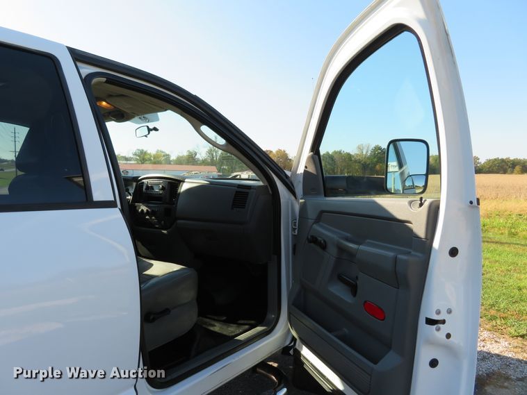 image for item DI3793 2008 Dodge Ram 5500HD  Crew Cab utility truck