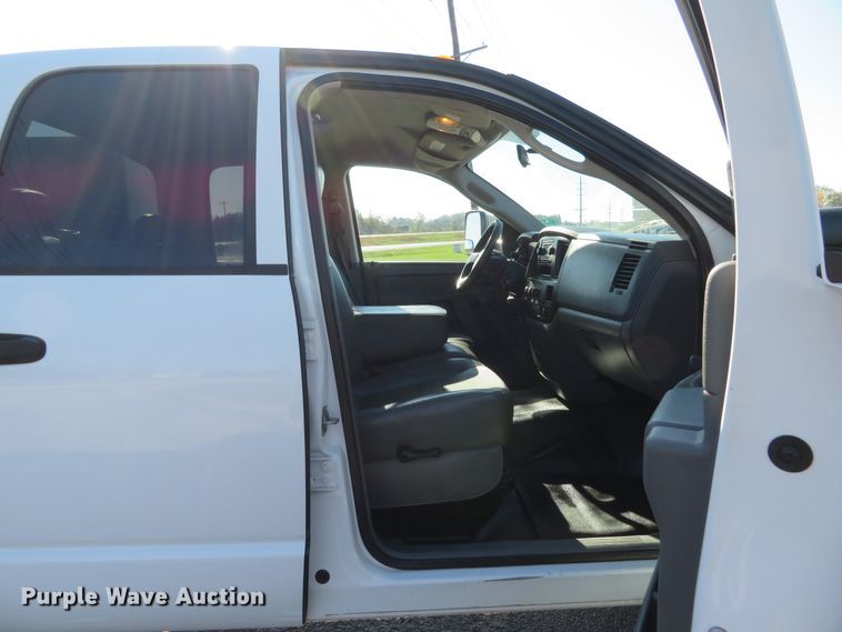 image for item DI3793 2008 Dodge Ram 5500HD  Crew Cab utility truck