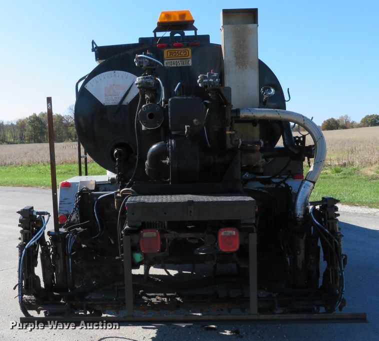 image for item DI3820 2002 International 7300  oil distributor truck