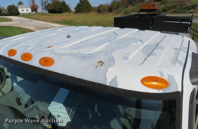 image for item DI3820 2002 International 7300  oil distributor truck