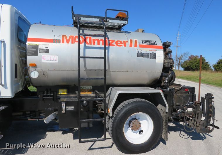 image for item DI3820 2002 International 7300  oil distributor truck