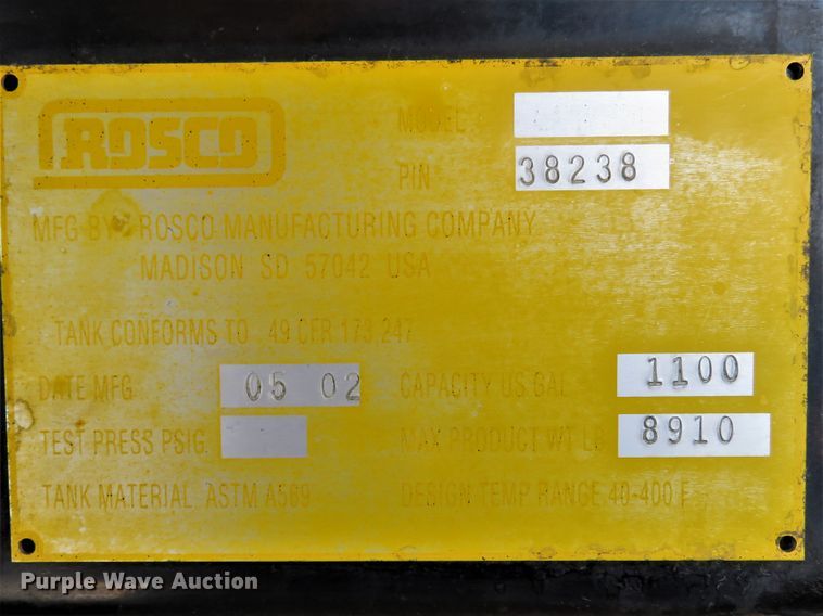 image for item DI3820 2002 International 7300  oil distributor truck