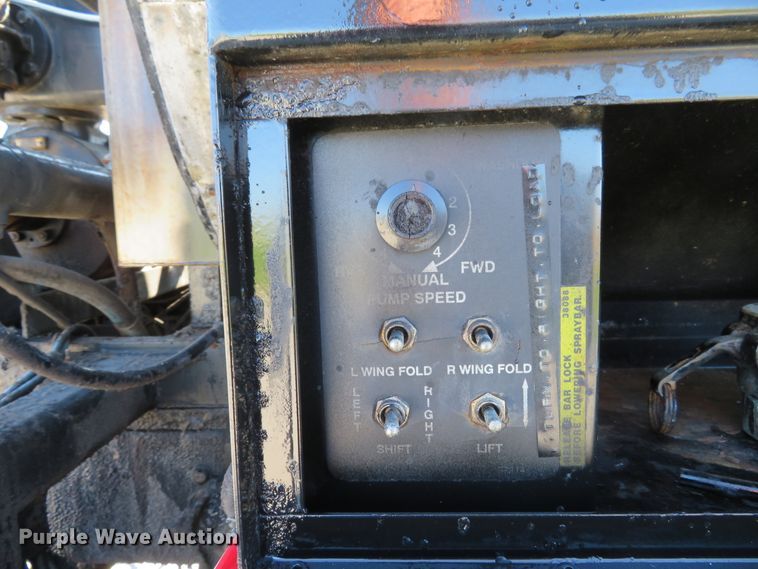 image for item DI3820 2002 International 7300  oil distributor truck