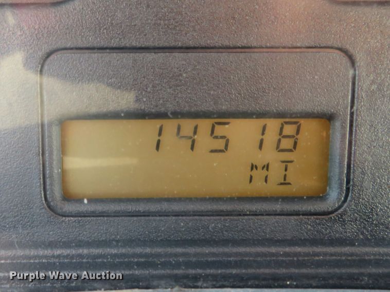 image for item DI3820 2002 International 7300  oil distributor truck