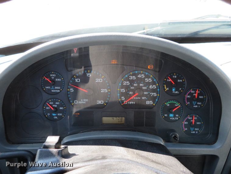 image for item DI3820 2002 International 7300  oil distributor truck