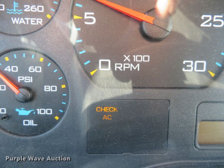 image for item DI3820 2002 International 7300  oil distributor truck