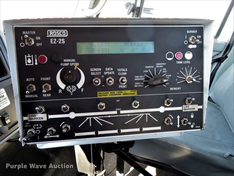 image for item DI3820 2002 International 7300  oil distributor truck