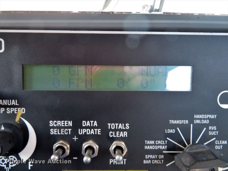 image for item DI3820 2002 International 7300  oil distributor truck