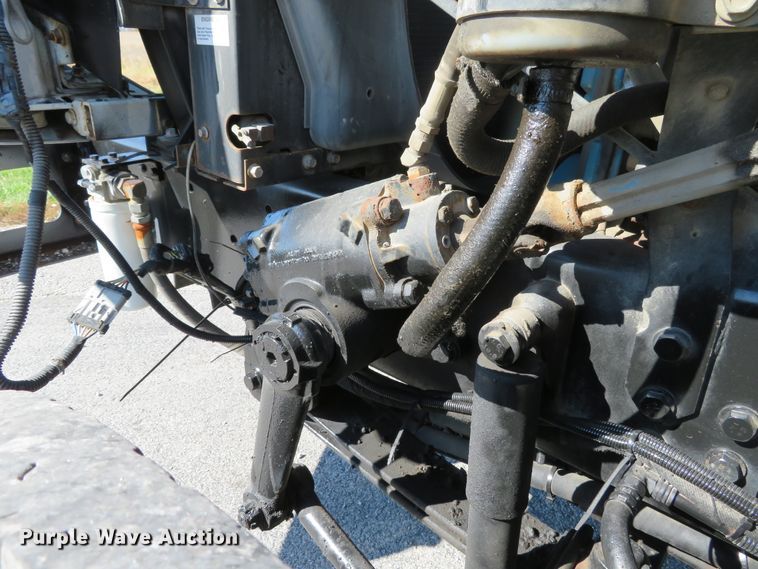 image for item DI3820 2002 International 7300  oil distributor truck