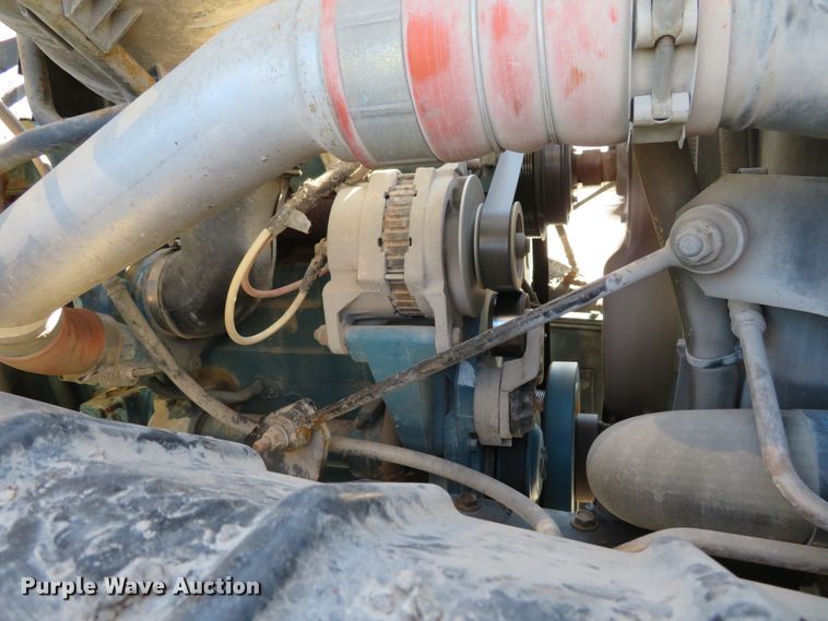 image for item DI3820 2002 International 7300  oil distributor truck