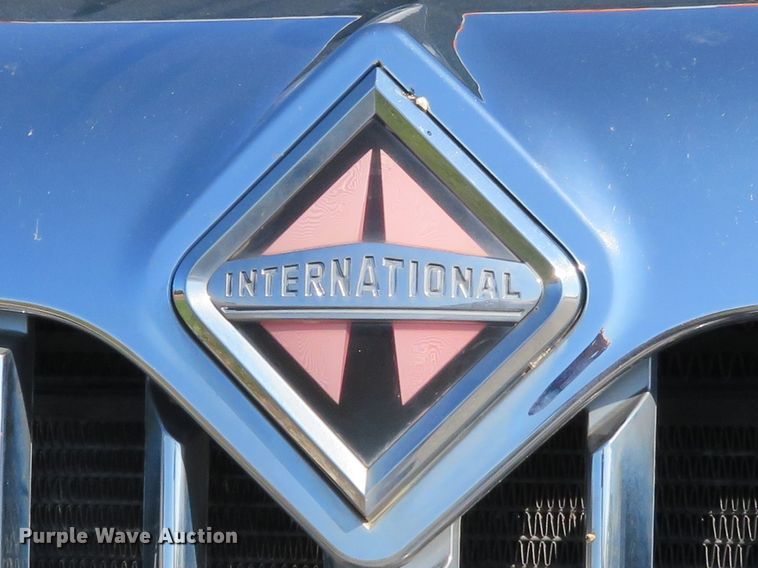 image for item DI3820 2002 International 7300  oil distributor truck