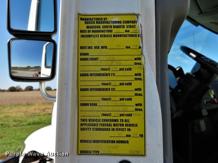 image for item DI3820 2002 International 7300  oil distributor truck