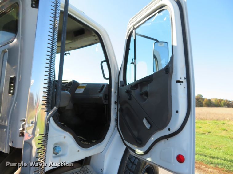 image for item DI3828 2008 Freightliner Business Class M2  dump truck