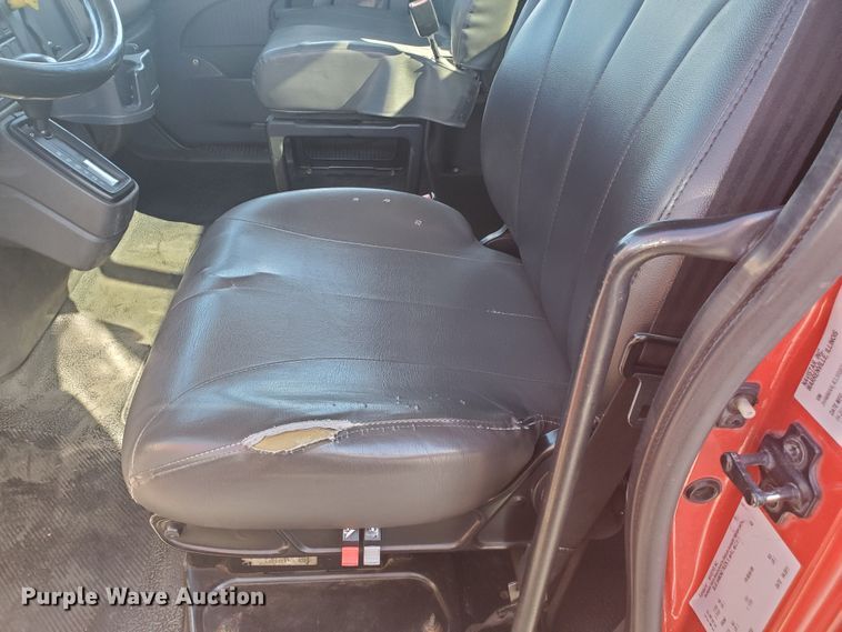 image for item DI5065 2012 International DuraStar 4300  rollback truck