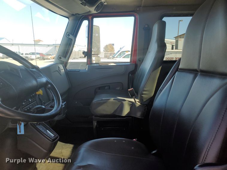 image for item DI5065 2012 International DuraStar 4300  rollback truck