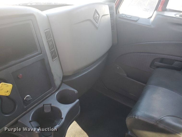 image for item DI5065 2012 International DuraStar 4300  rollback truck