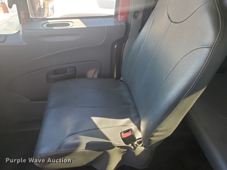 image for item DI5065 2012 International DuraStar 4300  rollback truck