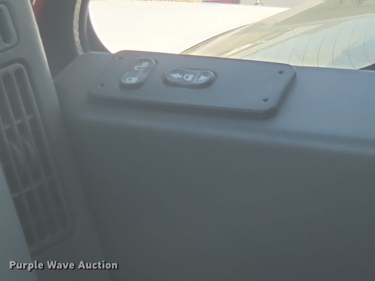 image for item DI5065 2012 International DuraStar 4300  rollback truck