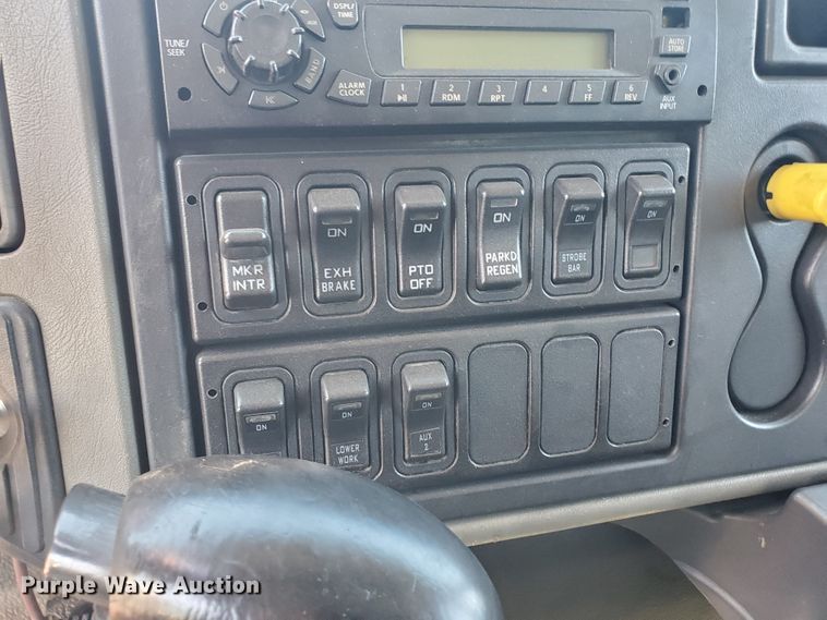 image for item DI5065 2012 International DuraStar 4300  rollback truck