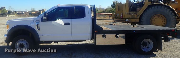 image for item DI7286 2017 Ford F550 Super Duty  SuperCab flatbed truck