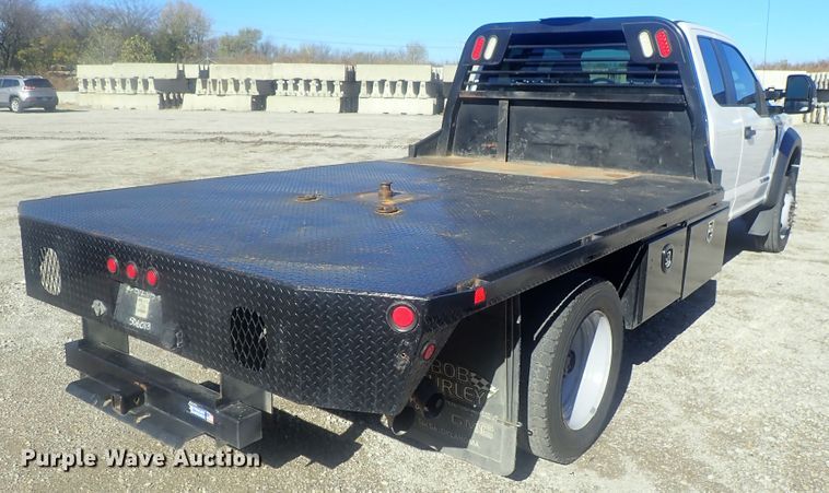 image for item DI7286 2017 Ford F550 Super Duty  SuperCab flatbed truck