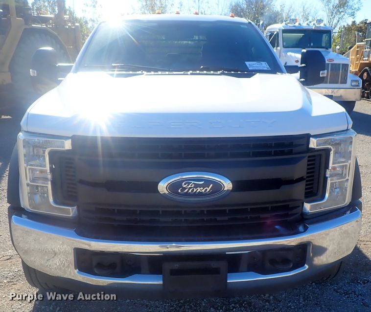 image for item DI7286 2017 Ford F550 Super Duty  SuperCab flatbed truck