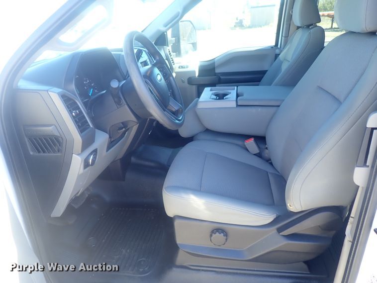 image for item DI7286 2017 Ford F550 Super Duty  SuperCab flatbed truck