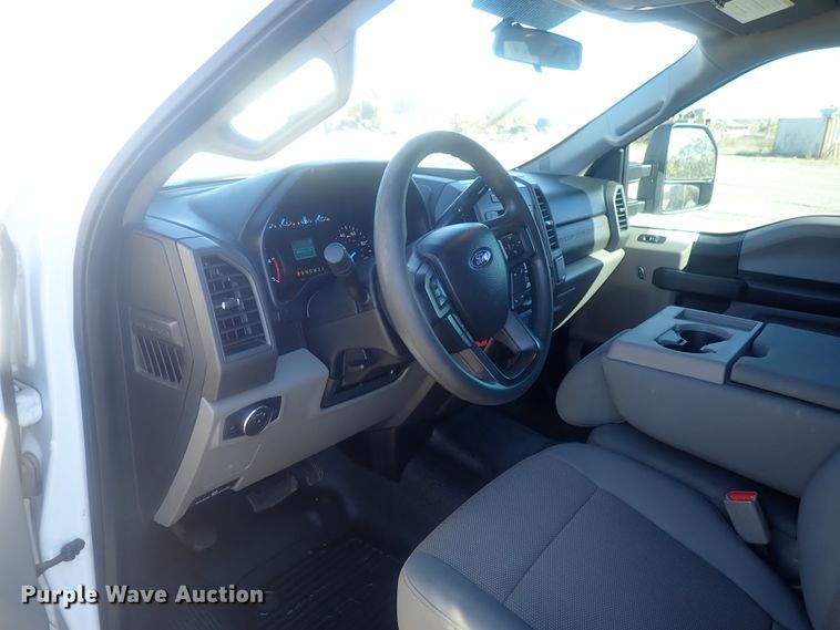 image for item DI7286 2017 Ford F550 Super Duty  SuperCab flatbed truck