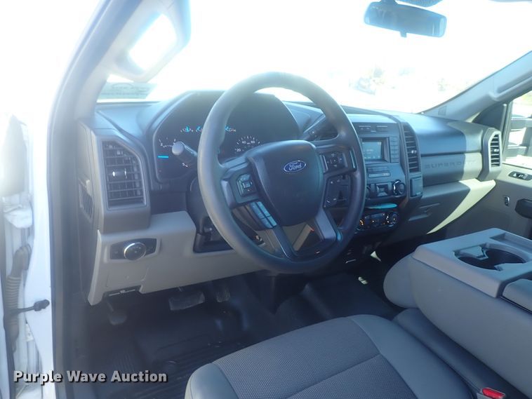 image for item DI7286 2017 Ford F550 Super Duty  SuperCab flatbed truck