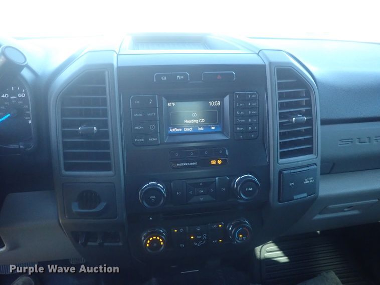 image for item DI7286 2017 Ford F550 Super Duty  SuperCab flatbed truck