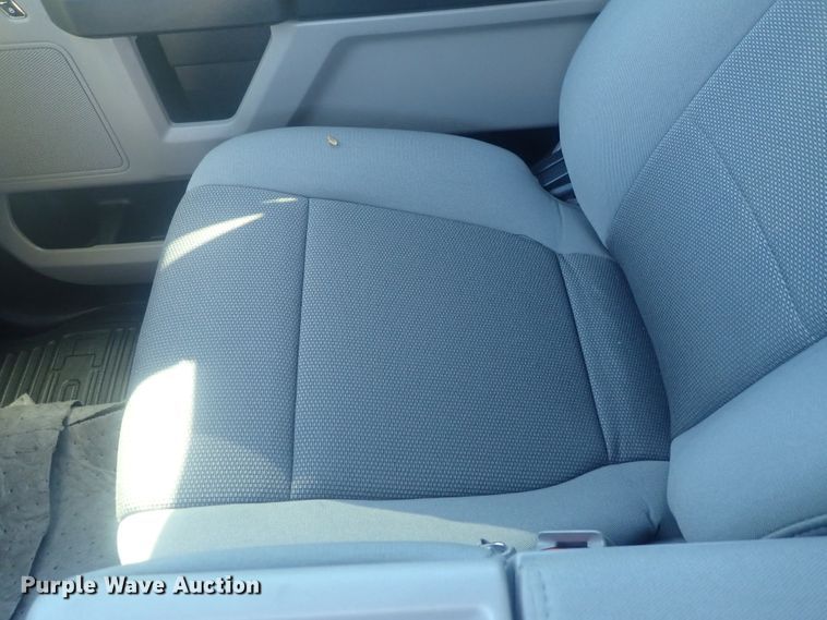 image for item DI7286 2017 Ford F550 Super Duty  SuperCab flatbed truck