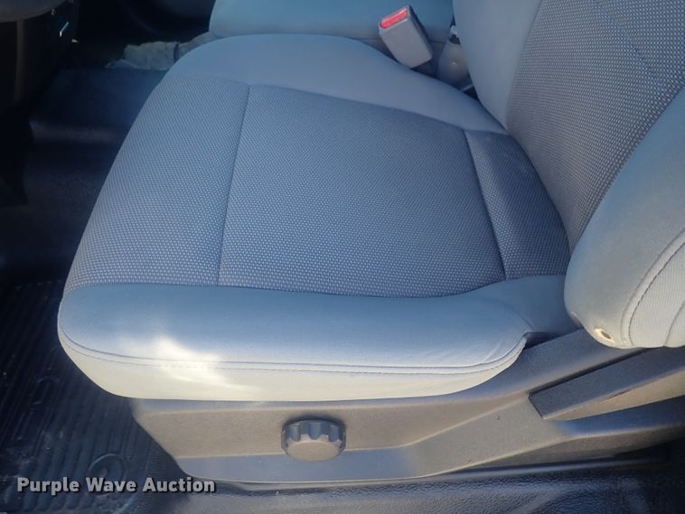 image for item DI7286 2017 Ford F550 Super Duty  SuperCab flatbed truck