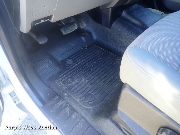 image for item DI7286 2017 Ford F550 Super Duty  SuperCab flatbed truck