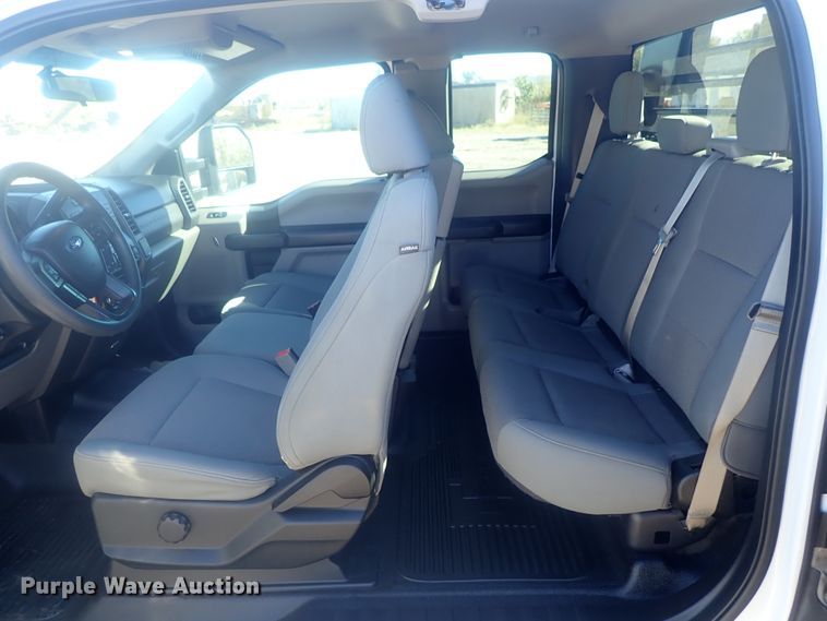 image for item DI7286 2017 Ford F550 Super Duty  SuperCab flatbed truck