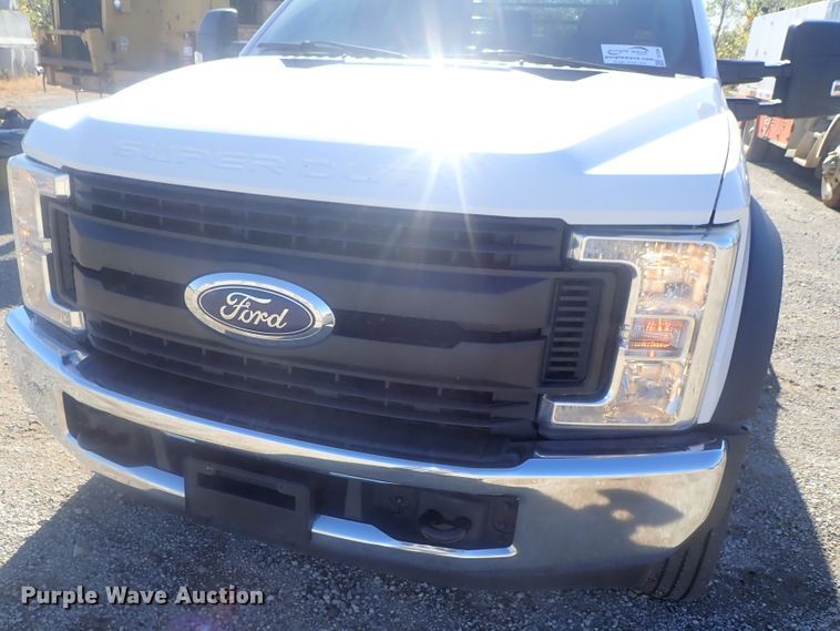 image for item DI7286 2017 Ford F550 Super Duty  SuperCab flatbed truck