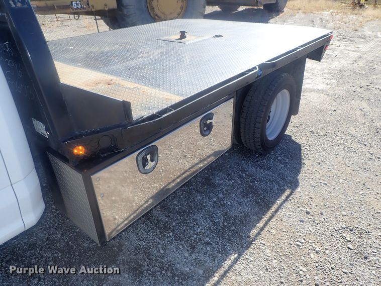 image for item DI7286 2017 Ford F550 Super Duty  SuperCab flatbed truck