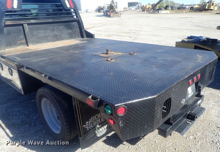 image for item DI7286 2017 Ford F550 Super Duty  SuperCab flatbed truck