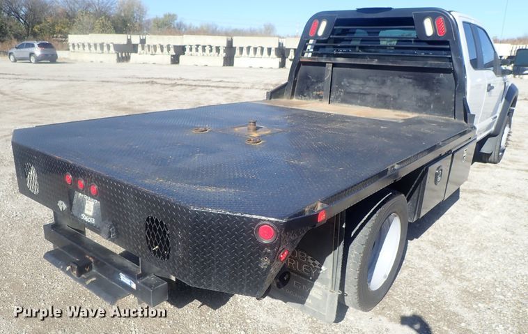 image for item DI7286 2017 Ford F550 Super Duty  SuperCab flatbed truck