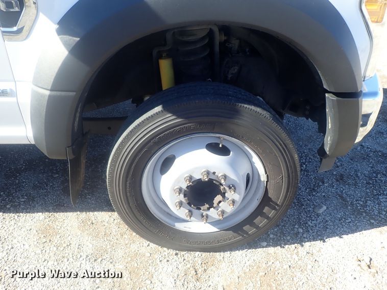 image for item DI7286 2017 Ford F550 Super Duty  SuperCab flatbed truck