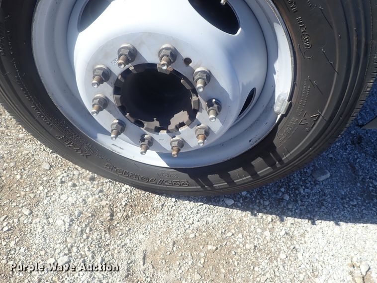 image for item DI7286 2017 Ford F550 Super Duty  SuperCab flatbed truck