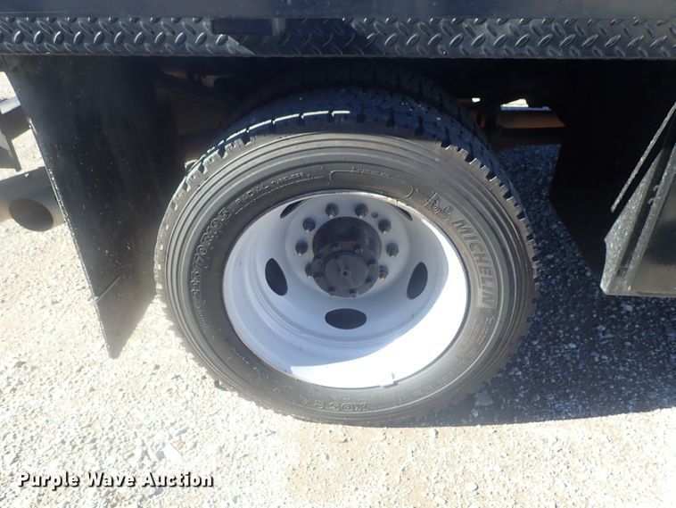 image for item DI7286 2017 Ford F550 Super Duty  SuperCab flatbed truck