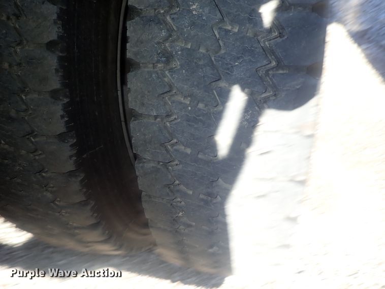 image for item DI7286 2017 Ford F550 Super Duty  SuperCab flatbed truck