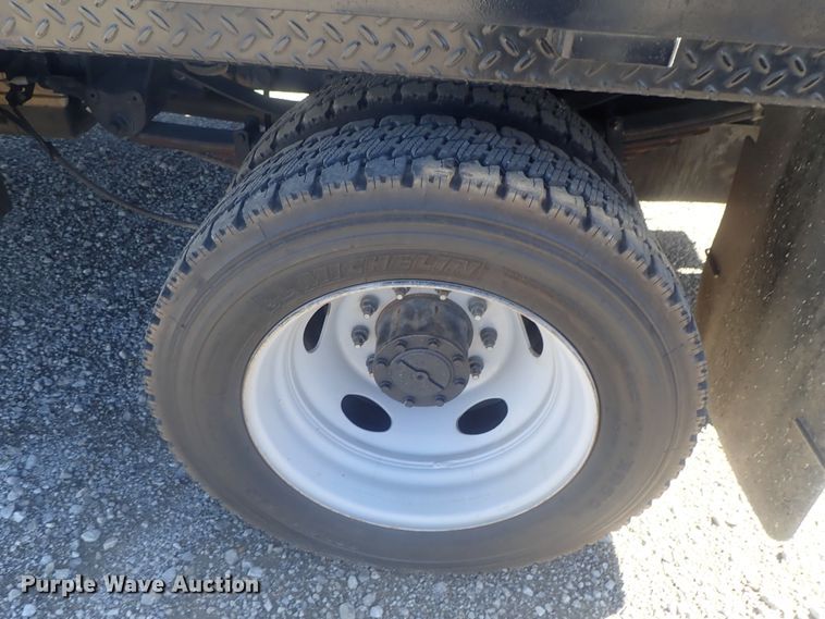 image for item DI7286 2017 Ford F550 Super Duty  SuperCab flatbed truck