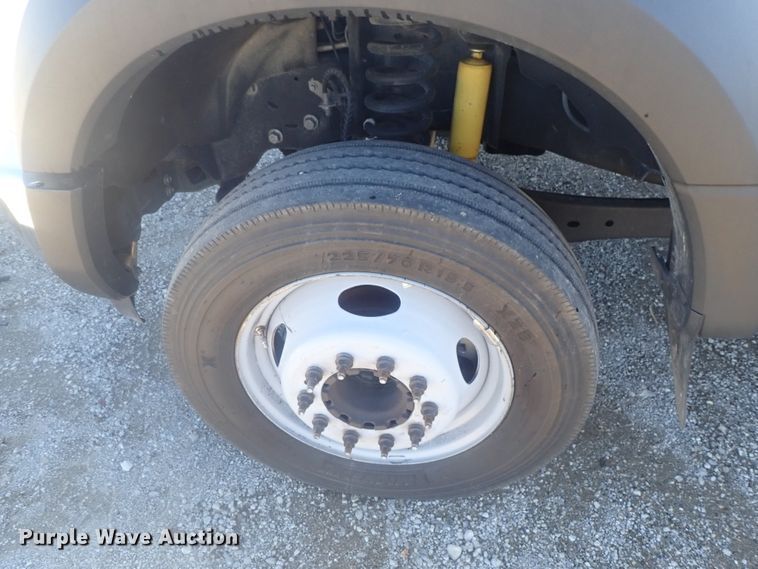 image for item DI7286 2017 Ford F550 Super Duty  SuperCab flatbed truck