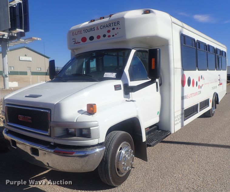 image for item DI7301 2006 GMC C5500  shuttle bus