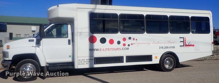 image for item DI7301 2006 GMC C5500  shuttle bus