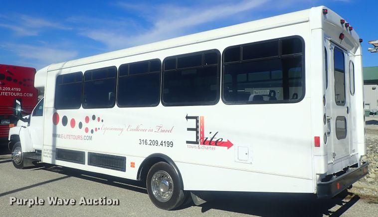 image for item DI7301 2006 GMC C5500  shuttle bus