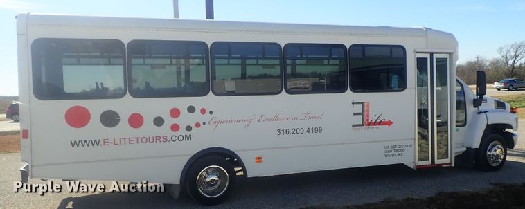 image for item DI7301 2006 GMC C5500  shuttle bus