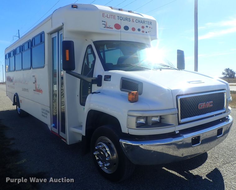 image for item DI7301 2006 GMC C5500  shuttle bus